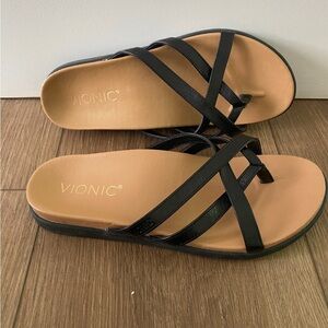 Vionic Women's Palm Daisy Arch Support Thong Sandal Black